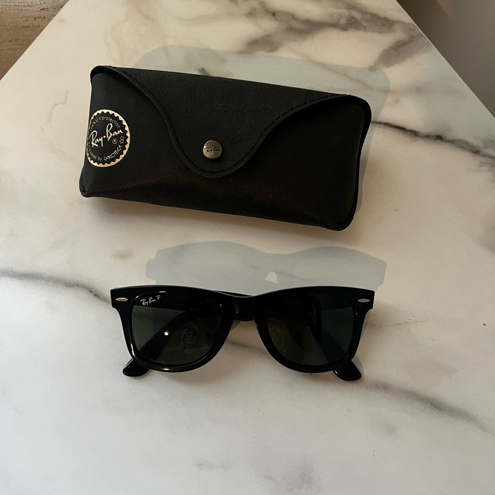 Ray-Ban Black Wayfarer Sunglasses Timeless Design
